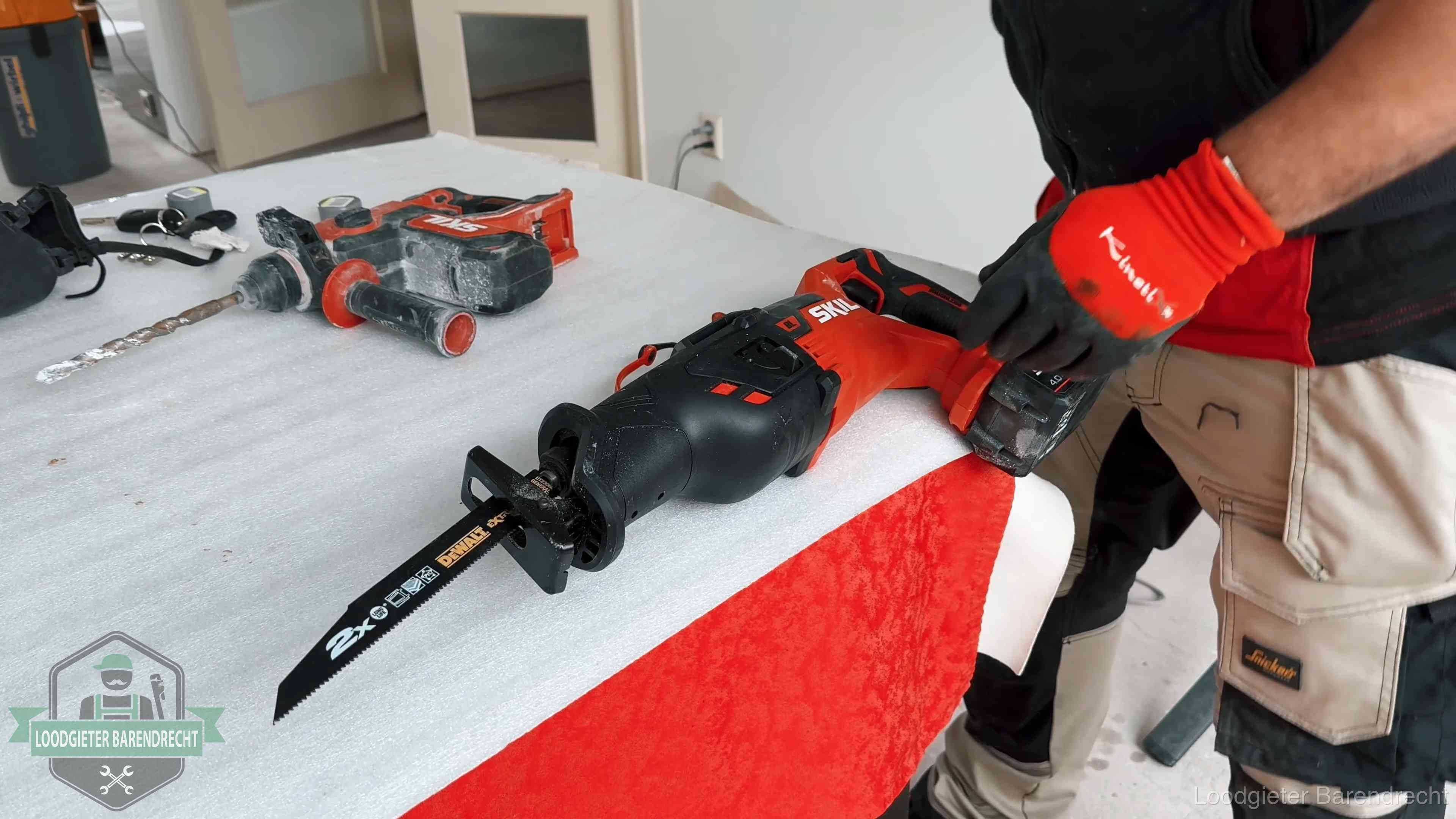 Professioneel gereedschap klaargelegd voor een klus in Barendrecht