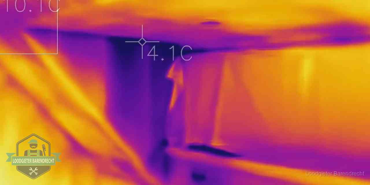 Warmtebeeldopname van een vloerconstructie tijdens lekdetectie in Barendrecht